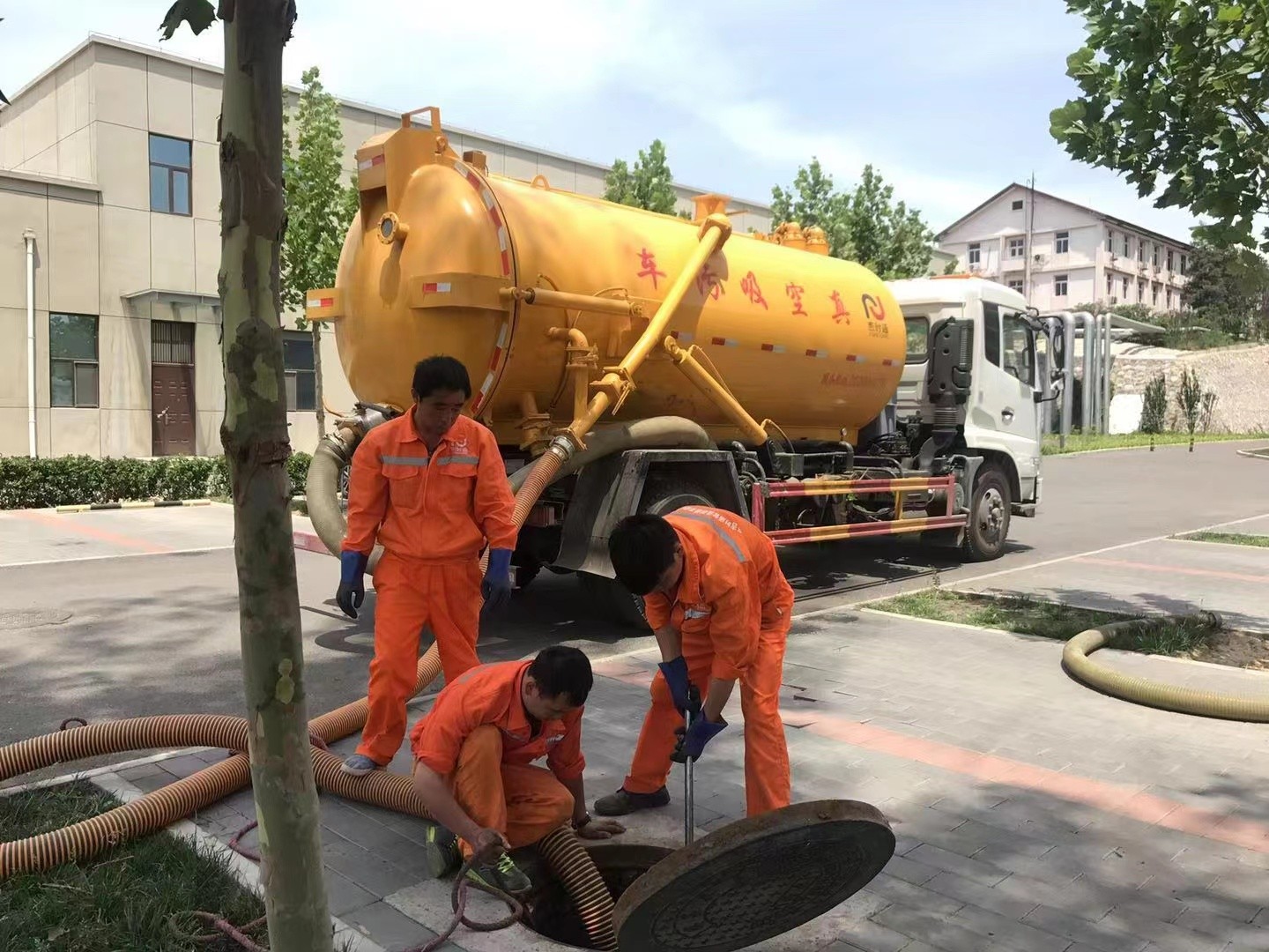 石柱化粪池清理与5-8吨吸粪车施工效率分析